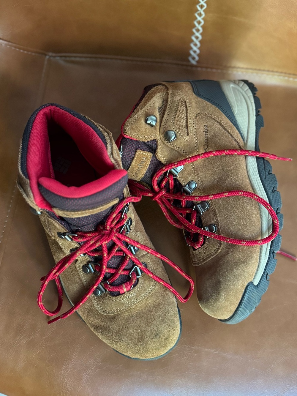 Women’s Columbia Newton Ridge Brown Suede Hiking Boots Red Lining size 7.5 EUC